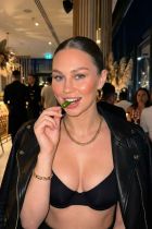 8 950 891-82-03 Проститутка Аня (25 лет, Мурманск)